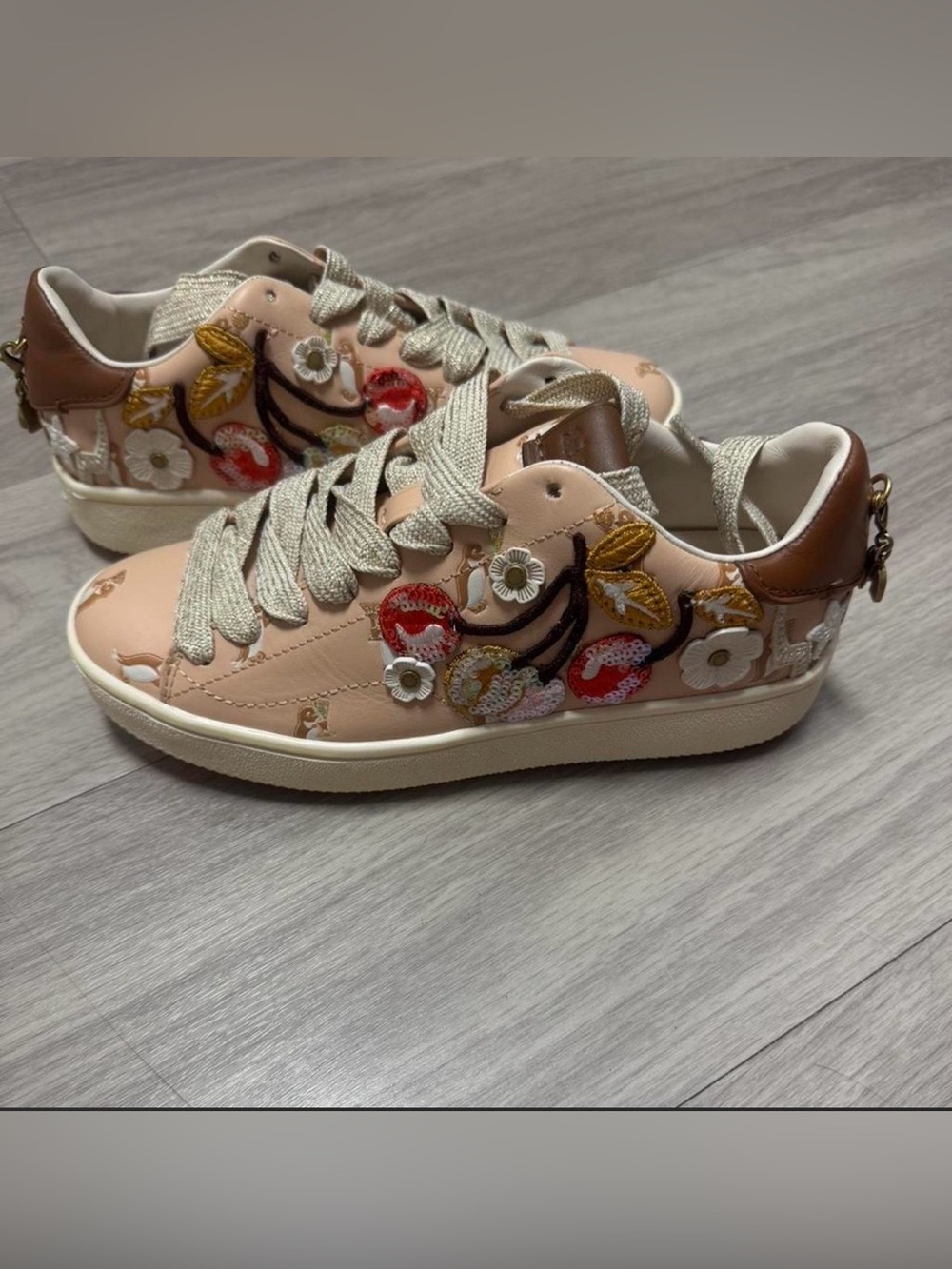 Unbranded Women's Pink & Brown Charm Low-Top Sneaker